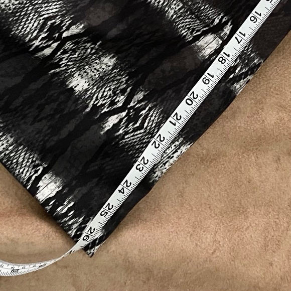 Vince Camuto Abstract Print Dress with Pockets Size 6 - Picture 11 of 14